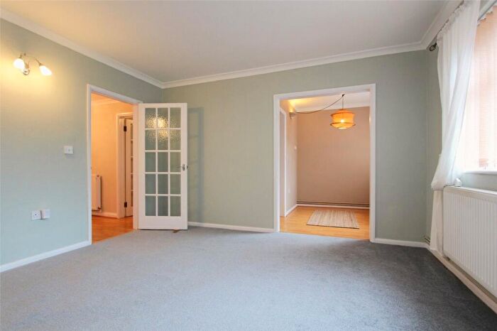 2 Bedroom Apartment To Rent In Chalkwell Park Drive, Leigh-on-Sea, Essex, SS9