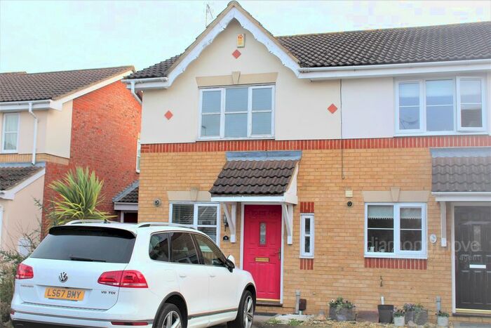 2 Bedroom Terraced House To Rent In Molyns Mews, Slough, SL1