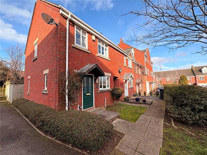 3 Bedroom End Of Terrace House For Sale In Sedgemoor Court, Daventry, Northamptonshire, NN11