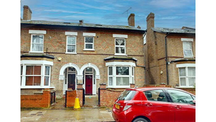 2 Bedroom Flat For Sale In Flat, St. Stephens Road, Hounslow, Greater London, TW3