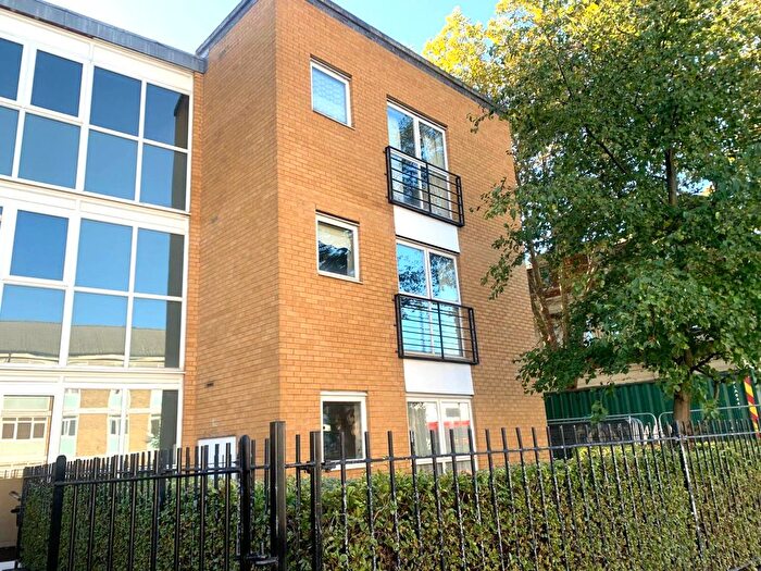 2 Bedroom Flat For Sale In Romford Road, Newham, E15