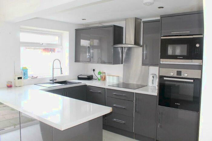 3 Bedroom Semi-Detached House To Rent In Adnams Walk, Hornchurch, London, RM13