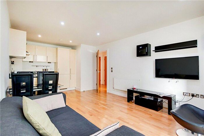 1 Bedroom Apartment For Sale In Lanterns Way, London, E14