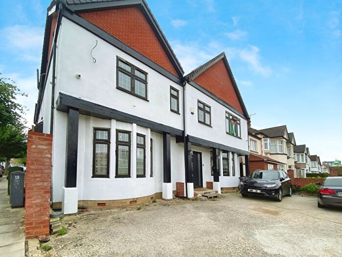 1 Bedroom Studio To Rent In Woodford Avenue, Ilford, IG2