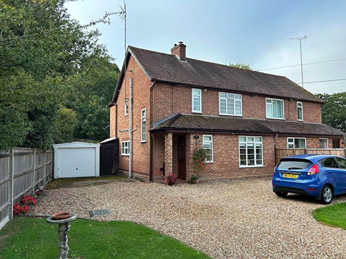 3 Bedroom Semi-Detached House For Sale In Ringwood Road, SO40