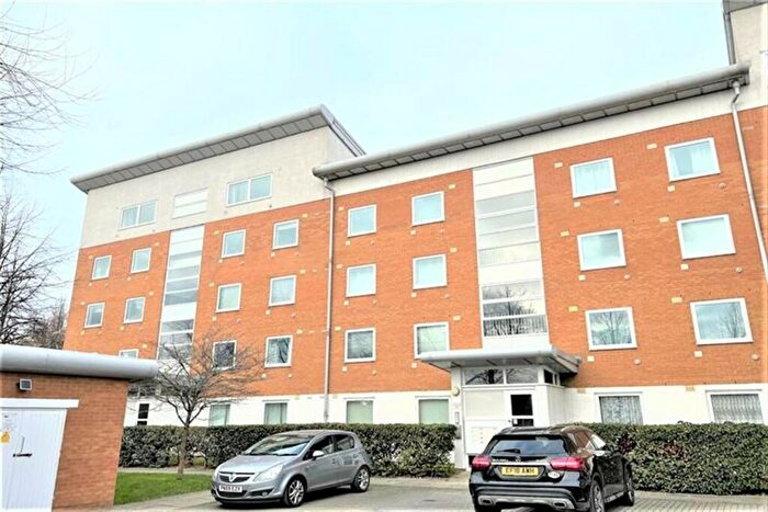 3 Bedroom Apartment To Rent In Felixstowe Court, E16