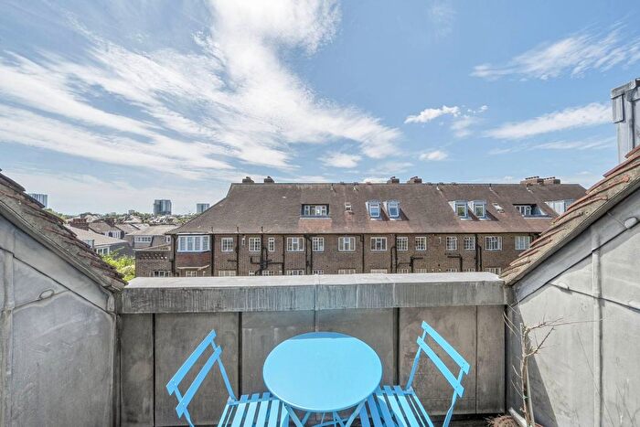 2 Bedroom Flat For Sale In Tudor Close, Belsize Park, London, NW3
