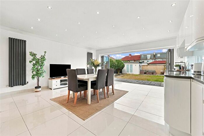 3 Bedroom End Of Terrace House For Sale In Dorchester Avenue, London, N13