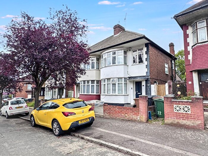 3 Bedroom Property To Rent In The Risings, Walthamstow, E17