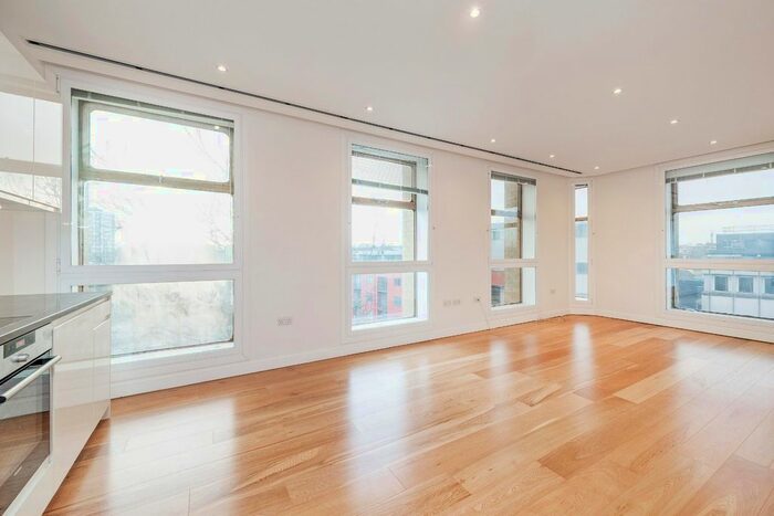 2 Bedroom Flat To Rent In Highbury Crescent, Highbury, London, N5