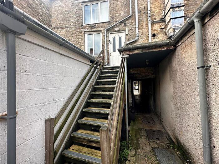 Studio To Rent In Dyer Street, Cirencester, GL7