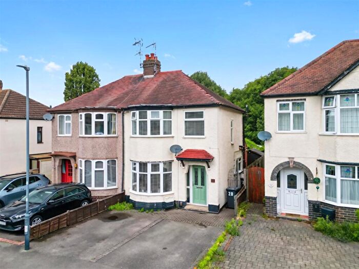 3 Bedroom Semi-Detached House For Sale In Shanklin Drive, Nuneaton, CV10