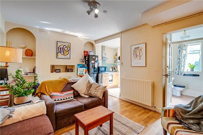1 Bedroom Flat To Rent In Stockwell Road, Stockwell, SW9