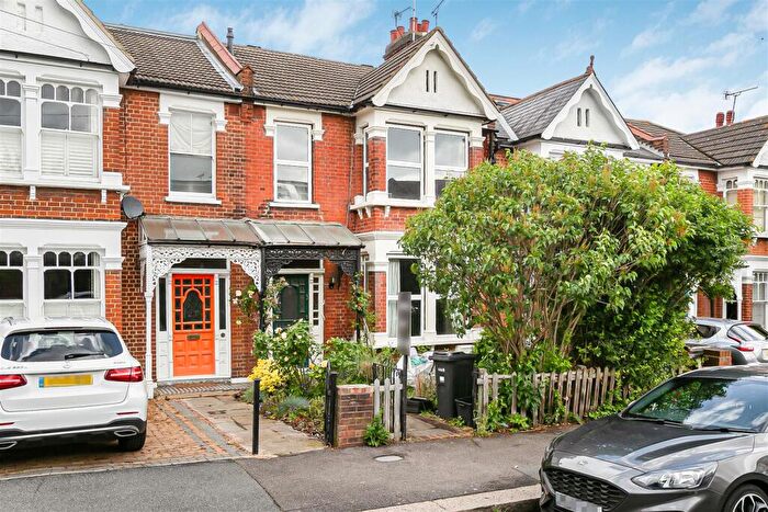 3 Bedroom House For Sale In Gordon Road, London, E18