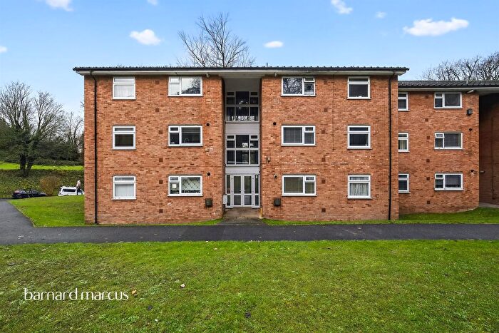 2 Bedroom Flat For Sale In Hillside Road, Whyteleafe, CR3