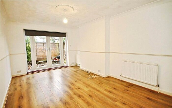2 Bedroom Semi Detached House To Rent In Dagnall Park, South Norwood, SE25