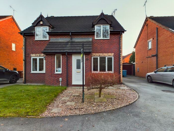 2 Bedroom Semi-Detached House To Rent In Tilia Close, HU4