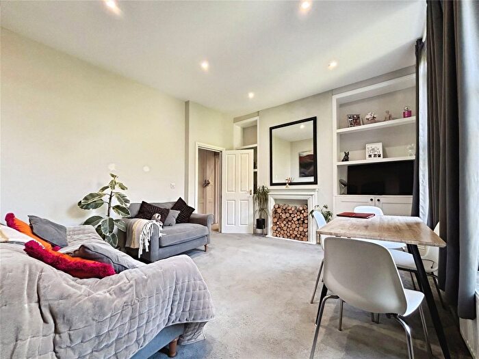 2 Bedroom Flat To Rent In Clanricarde Gardens, Tunbridge Wells, Kent, TN1