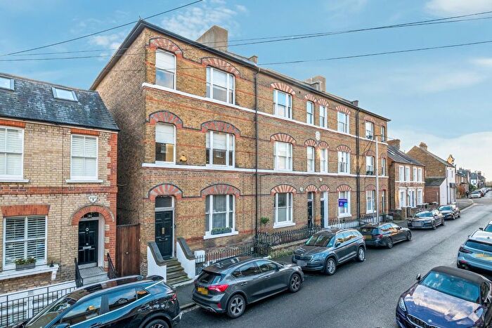3 Bedroom Flat To Rent In Grove Road, Windsor, SL4