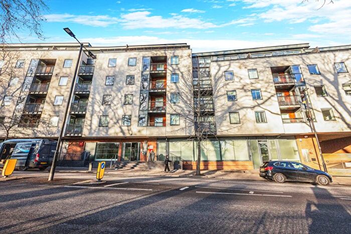 2 Bedroom Flat To Rent In Market Road, Islington, N7