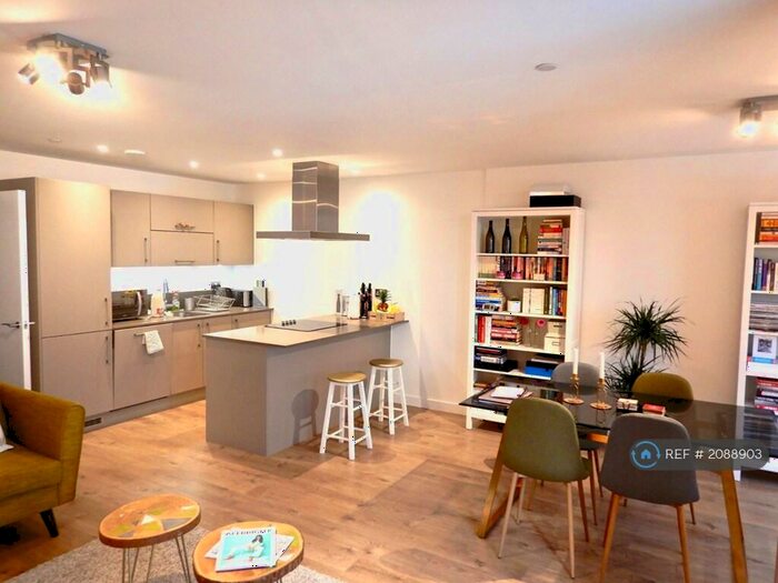 3 Bedroom Flat To Rent In Rotherhithe New Road, London, SE16