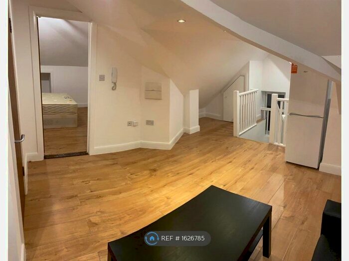 1 Bedroom Flat To Rent In High Street, London, KT3