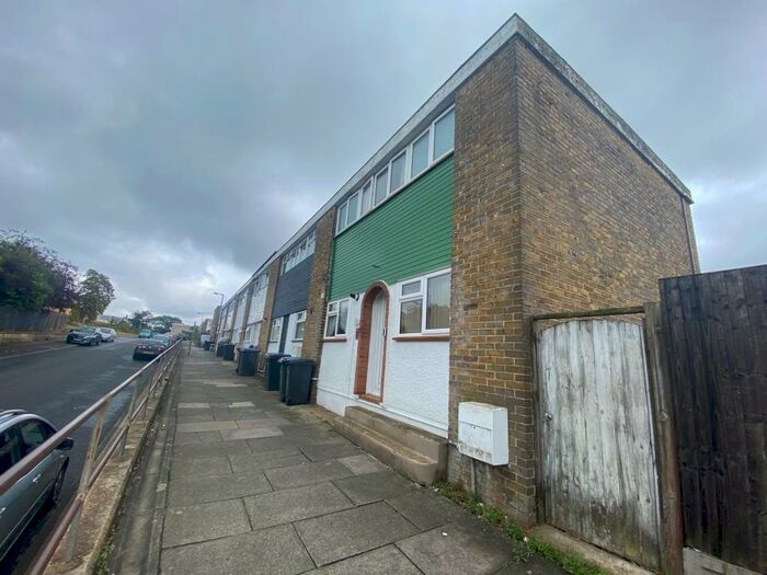 2 Bedroom House To Rent In Northbrooks, Harlow, CM19