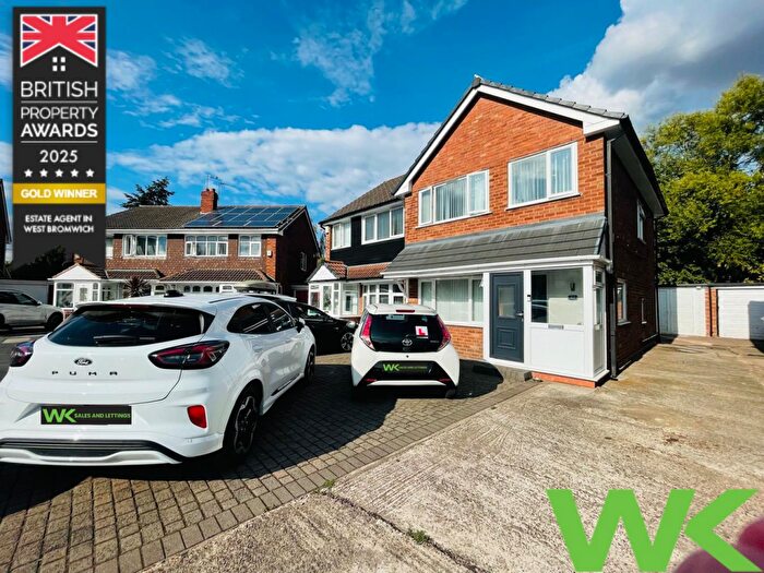 3 Bedroom Semi Detached House For Sale In Kelverley Grove, West Bromwich, B71