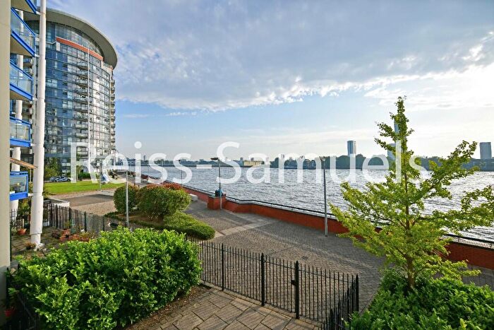 3 Bedroom Apartment To Rent In Nova Building, Newton Place, Canary Wharf, London, E14