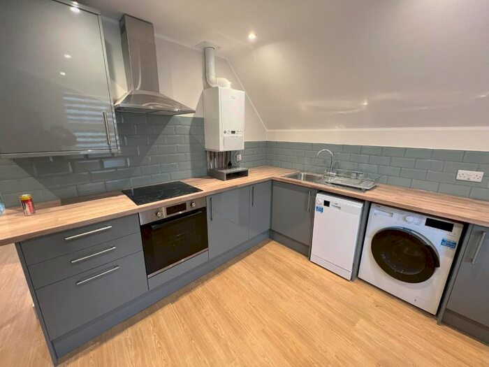 1 Bedroom Flat To Rent In Victoria Road, Swindon, SN1