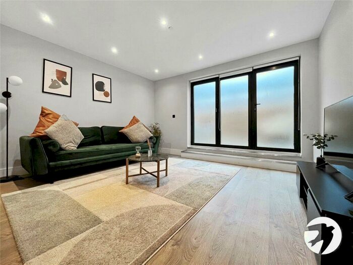 1 Bedroom Flat To Rent In High Street, Chatham, ME4