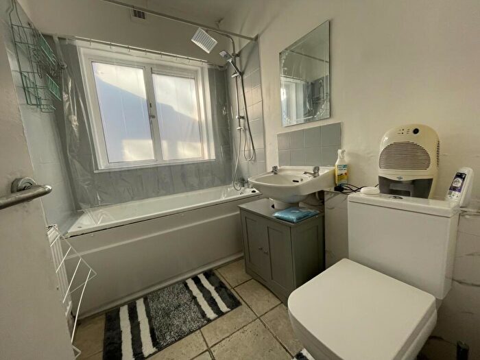 2 Bedroom Apartment To Rent In Elsinore House, Denmark Road, Camberwell, London, SE5
