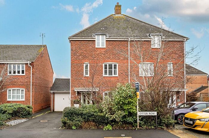 3 Bedroom Semi Detached House For Sale In Otter Row, Covingham, Swindon, SN3