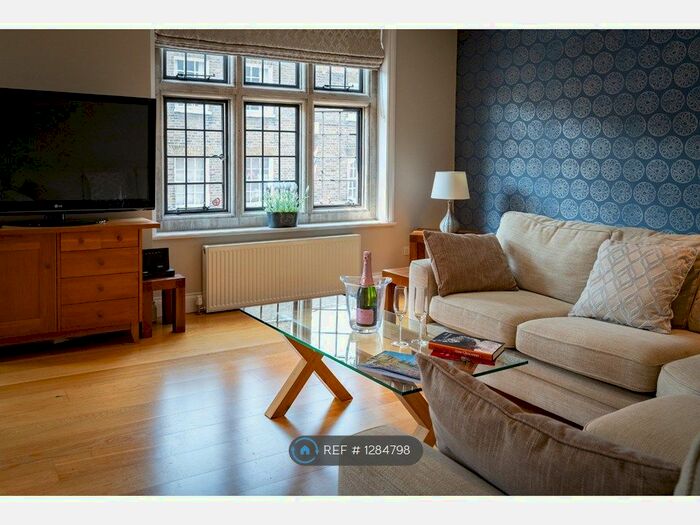 2 Bedroom Flat To Rent In Silversmith Court, Eton, Windsor SL4