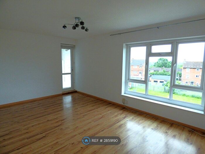 2 Bedroom Flat To Rent In Tor Close, Exeter, EX4