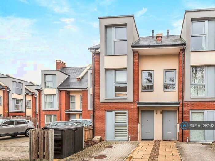 3 Bedroom Terraced House To Rent In Capswell Court, Hitchin, SG5