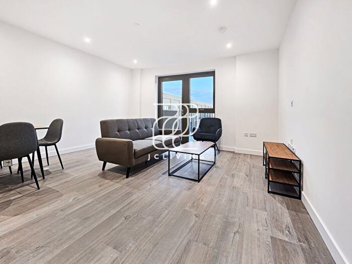 2 Bedroom Flat To Rent In Anax Street, London, N4
