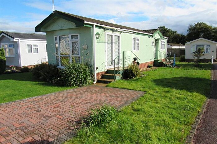 2 Bedroom Mobile/park Home For Sale In Bluebell Woods Park, Broad Oak, Canterbury, CT2