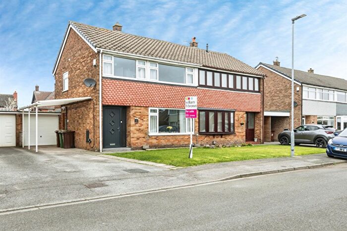 3 Bedroom Semi Detached House For Sale In Ravensmead, Featherstone, Pontefract, WF7