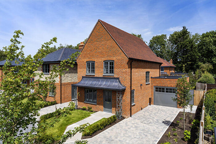 3 Bedroom Link Detached House For Sale In Millwood, Emsworth, PO10
