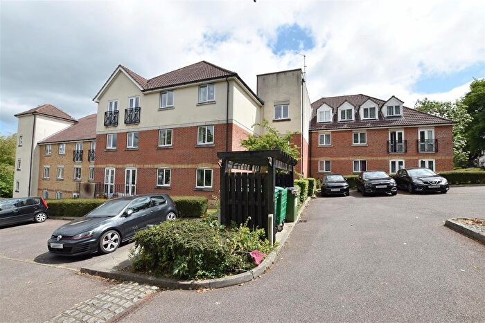 2 Bedroom Flat To Rent In Noke Drive, Redhill, RH1