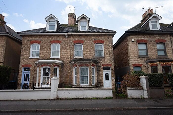 4 Bedroom Semi Detached House For Sale In Osborne Road, Broadstairs, Kent, CT10