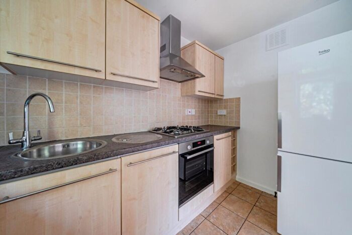 1 Bedroom Flat To Rent In Hanson Close, Balham, London, SW12