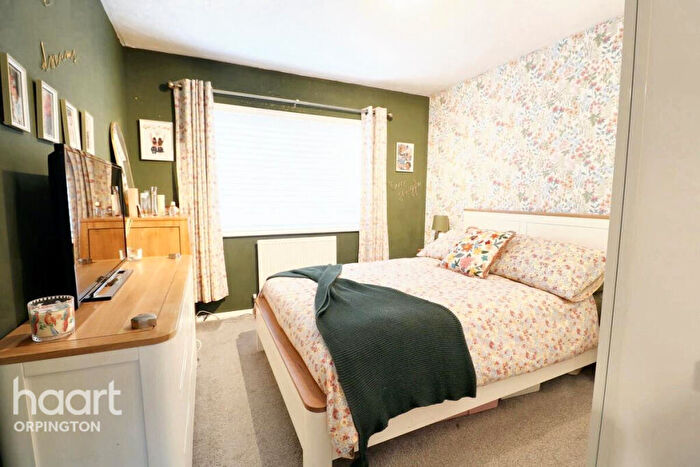 3 Bedroom Semi-Detached House For Sale In Anglesea Road, Orpington, BR5