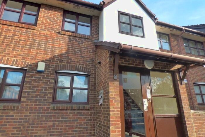 2 Bedroom Flat To Rent In Cooper Close, Greenhithe, DA9