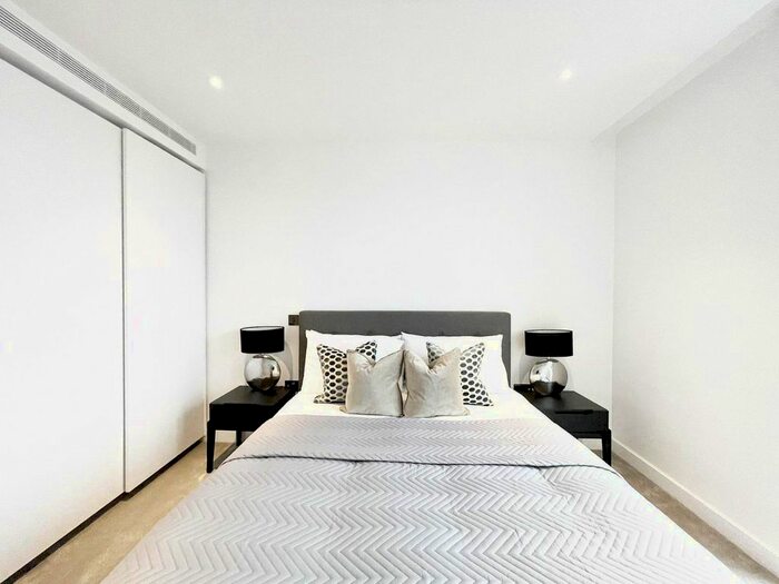 2 Bedroom Flat To Rent In Belvedere Row, White City, W12