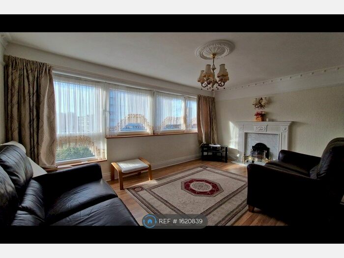 3 Bedroom Flat To Rent In Cruden House, London, E3