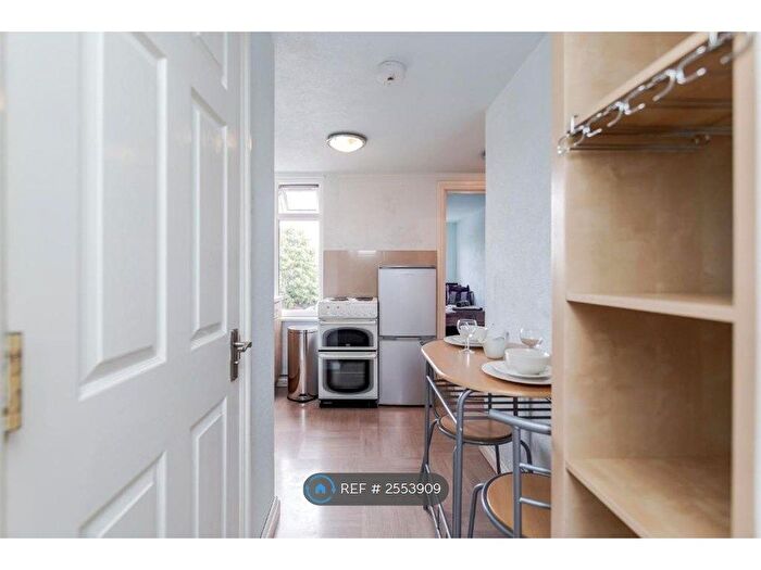 3 Bedroom Flat To Rent In Merton Road, Watford, WD18