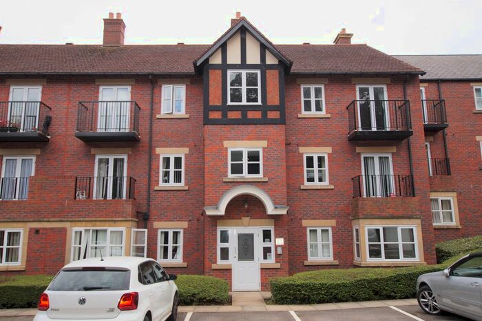 2 Bedroom Flat To Rent In Fenby Gardens, Scarborough, YO12