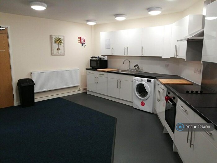 5 Bedroom Flat To Rent In Moss Yard, Leamington Spa, CV31